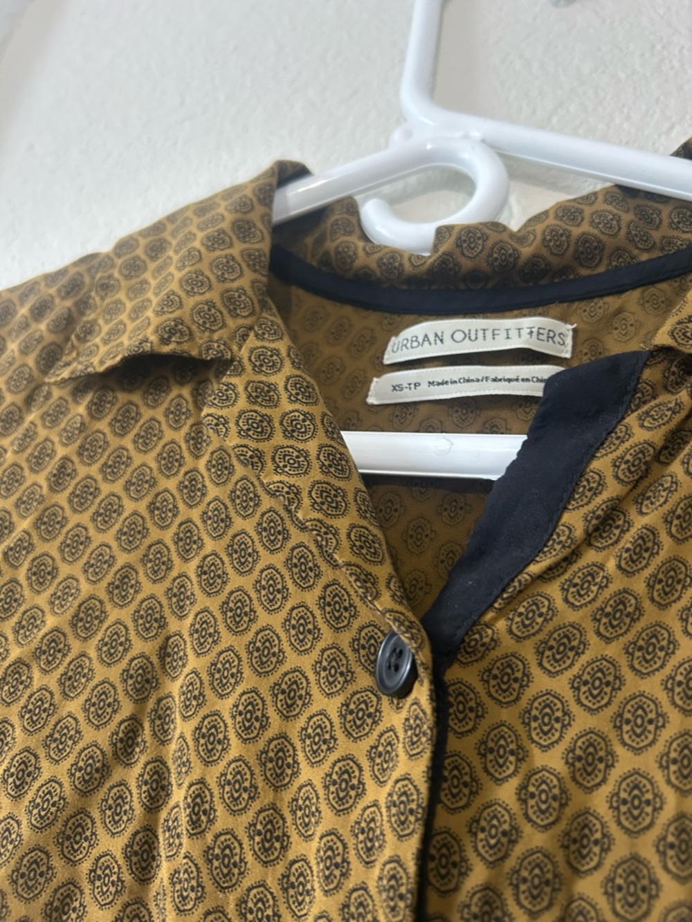 Urban Outfitters Brown Geometric Short-Sleeve Button-Up Shirt - Picture 4 of 5